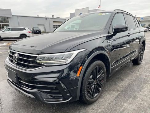 Certified 2022 Volkswagen Tiguan SE R-Line image 1