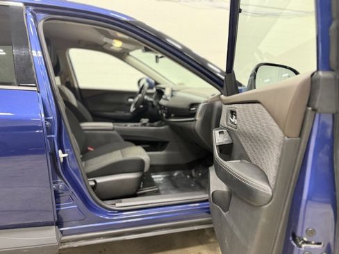 Used 2021 Nissan Rogue SV image 34