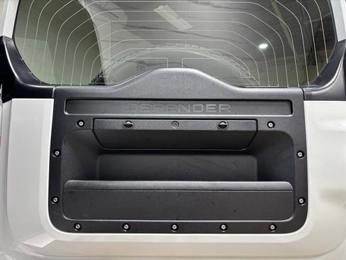 Used 2025 Land Rover Defender 110 S image 44