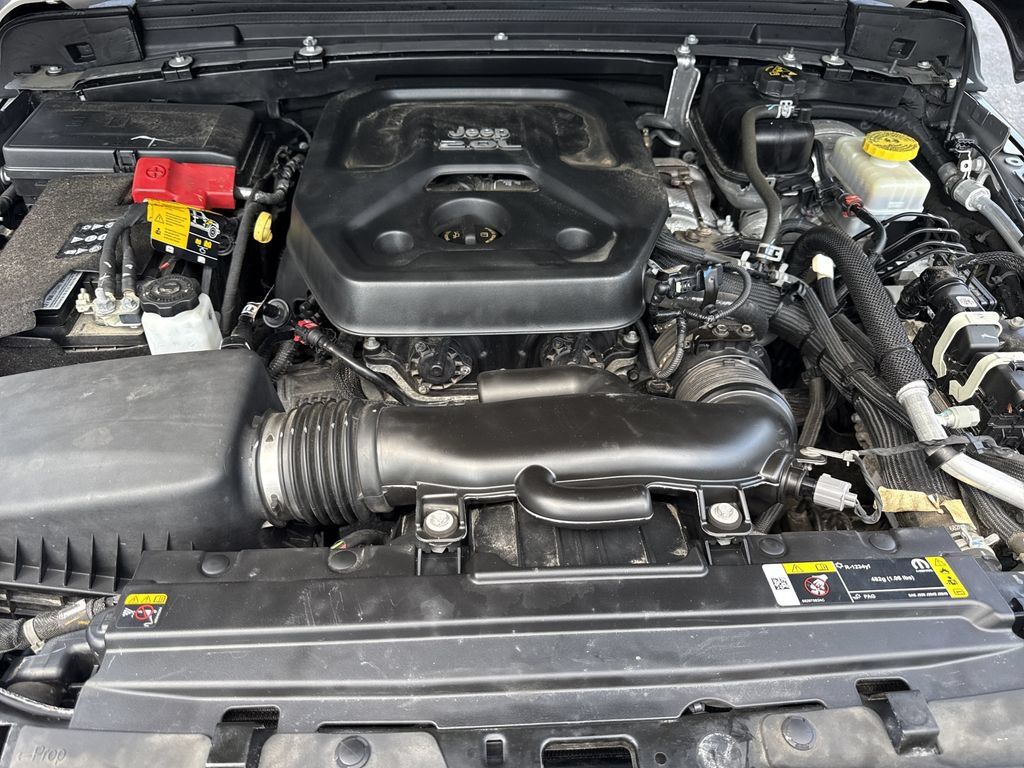 Used 2021 Jeep Wrangler Unlimited Sahara AWD/4WD image 26