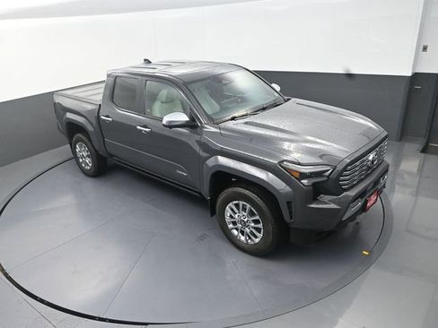 Used 2024 Toyota Tacoma Limited w/ Limited Package (LT) AWD/4WD image 22