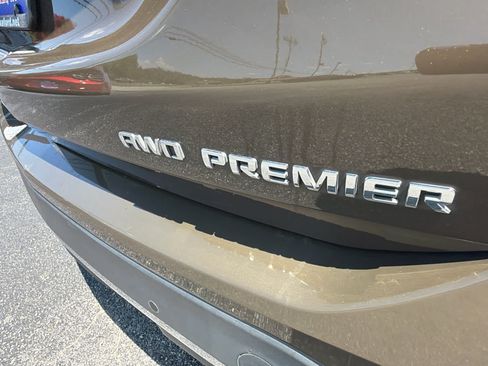 Used 2024 Chevrolet Equinox Premier AWD/4WD image 27