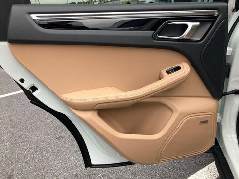 Used 2025 Porsche Macan image 27