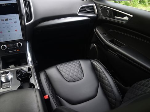 Used 2024 Ford Edge Titanium image 13