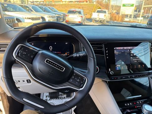 Used 2022 Jeep Wagoneer Series II image 17