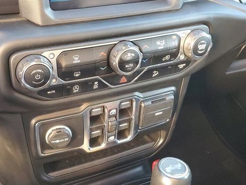 Used 2021 Jeep Wrangler Unlimited Sahara image 24