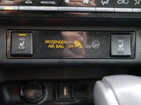 Used 2021 Toyota RAV4 XLE Premium AWD/4WD image 23