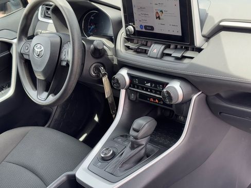 Used 2025 Toyota RAV4 LE image 9