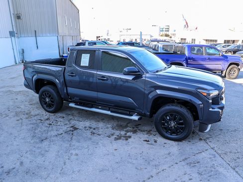 Used 2025 Toyota Tacoma SR5 image 6