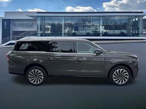 New 2025 Lincoln Navigator L Black Label AWD/4WD image 9