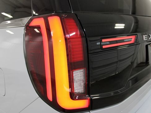 Used 2025 Ford Expedition Platinum image 27