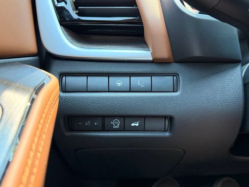 Used 2024 Nissan Rogue Platinum w/ Platinum Premium Package FWD image 24