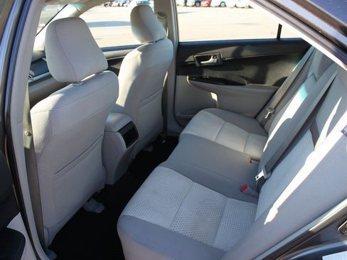 Used 2014 Toyota Camry LE image 6