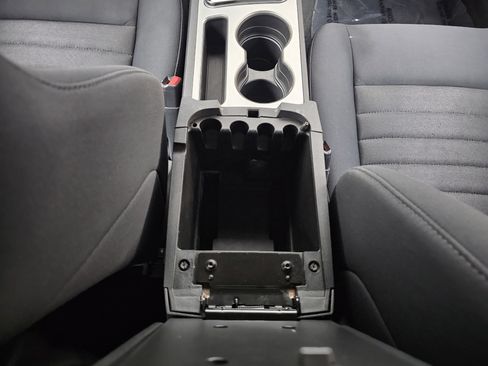 Used 2010 Dodge Challenger SE image 29