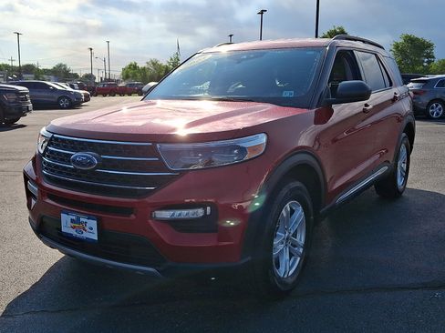 Used 2023 Ford Explorer XLT w/ Equipment Group 202A AWD/4WD image 3