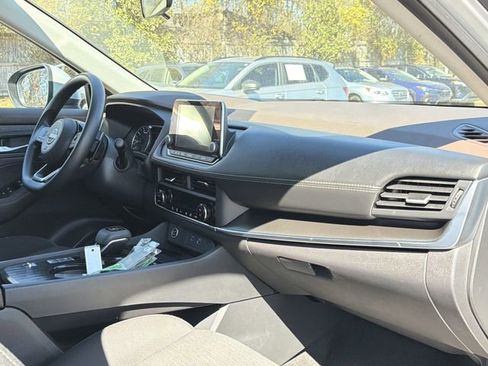 Used 2023 Nissan Rogue SV image 20
