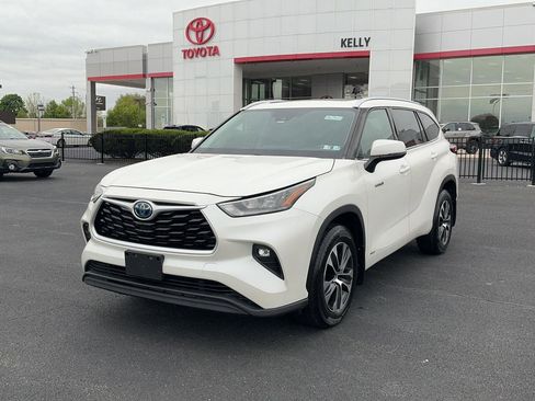 Used 2020 Toyota Highlander XLE AWD/4WD image 1