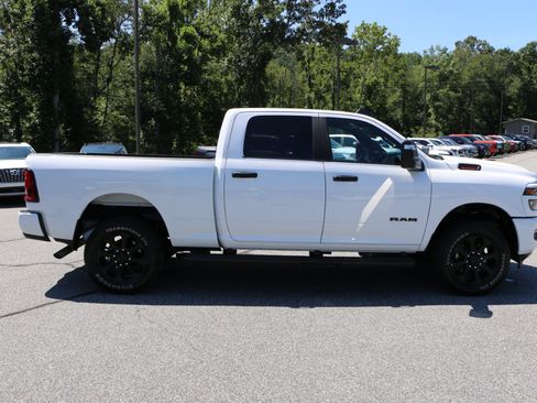 Used 2025 RAM 2500 Big Horn AWD/4WD image 9