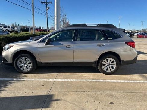 Used 2018 Subaru Outback 2.5i image 3