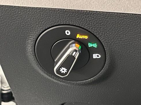 New 2026 Volkswagen Taos SE AWD/4WD image 18