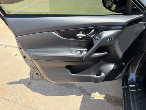 Used 2020 Nissan Rogue SL FWD image 13