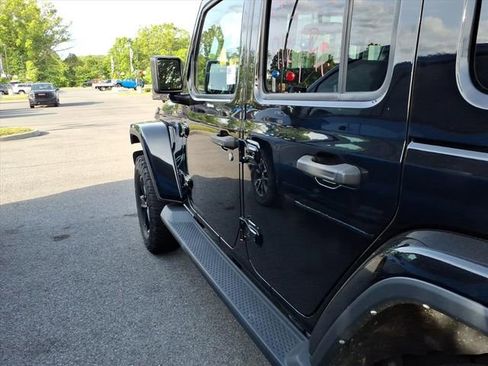 Used 2021 Jeep Wrangler Unlimited Sahara AWD/4WD image 8