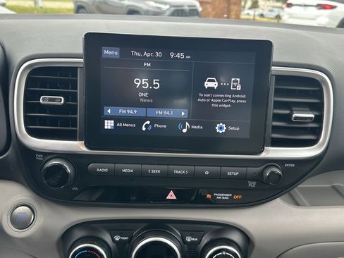 Used 2025 Hyundai Venue SEL FWD image 29