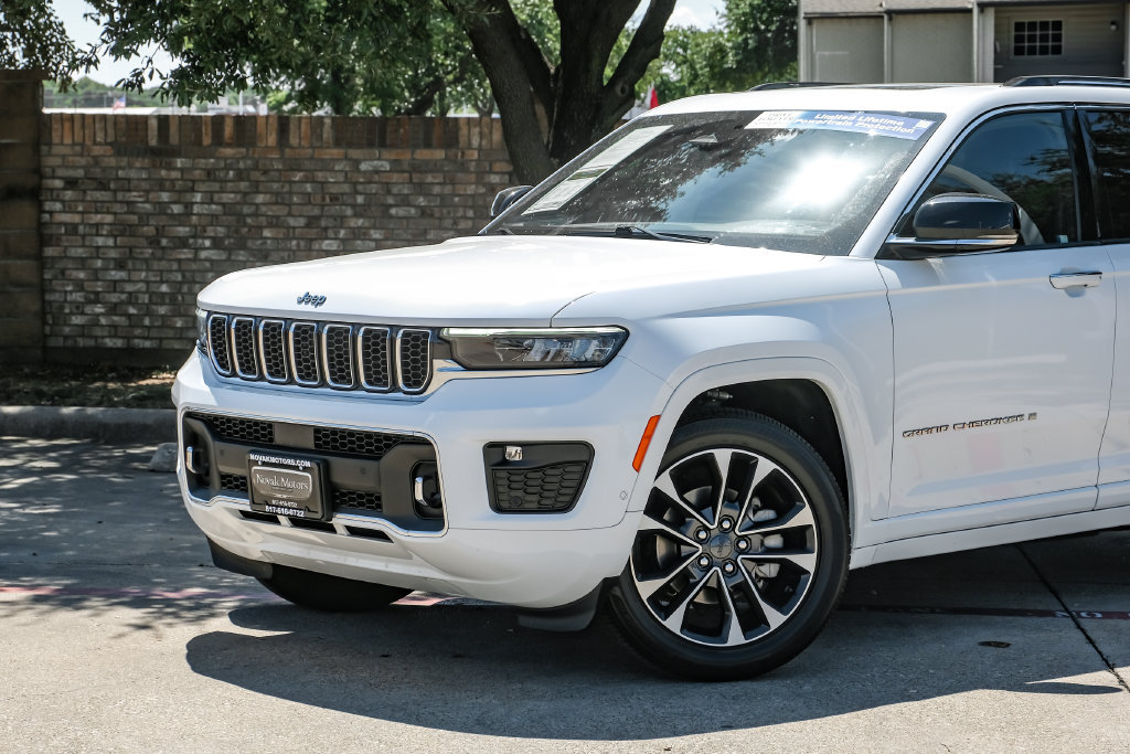 Used 2023 Jeep Grand Cherokee Overland AWD/4WD image 13