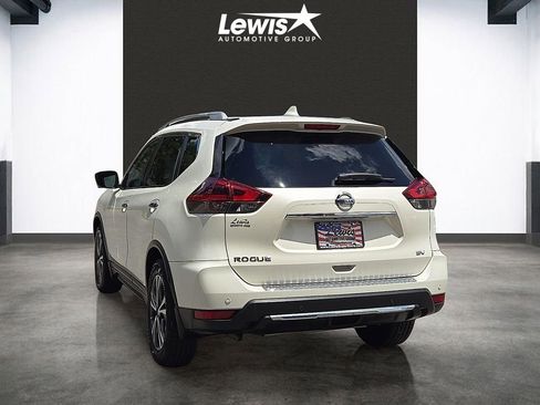 Used 2019 Nissan Rogue SV w/ Premium Package FWD image 3