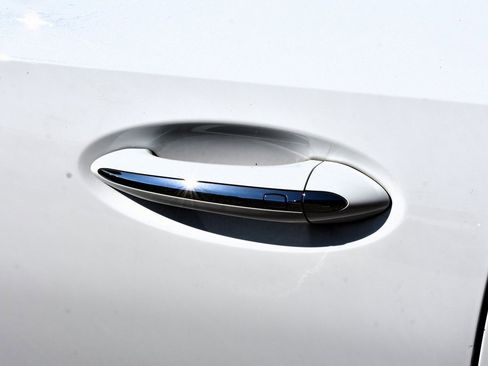 Used 2023 Buick Envision Essence image 11