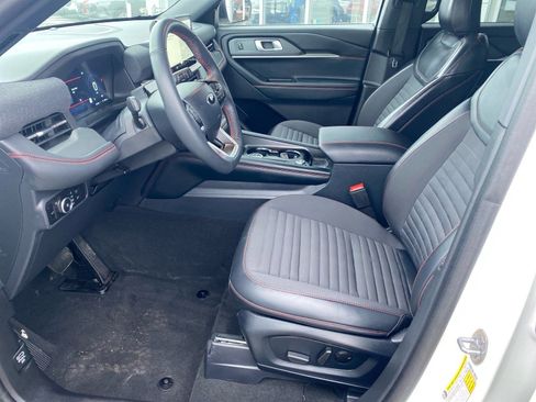 Used 2025 Ford Explorer ST-Line image 8