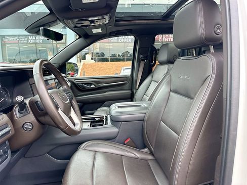 Used 2021 GMC Yukon Denali w/ Denali Ultimate Package AWD/4WD image 8