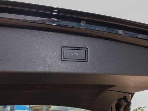 Used 2024 Volkswagen Tiguan SE R-Line FWD image 11