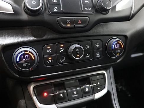 Used 2024 GMC Terrain SLT AWD/4WD image 26