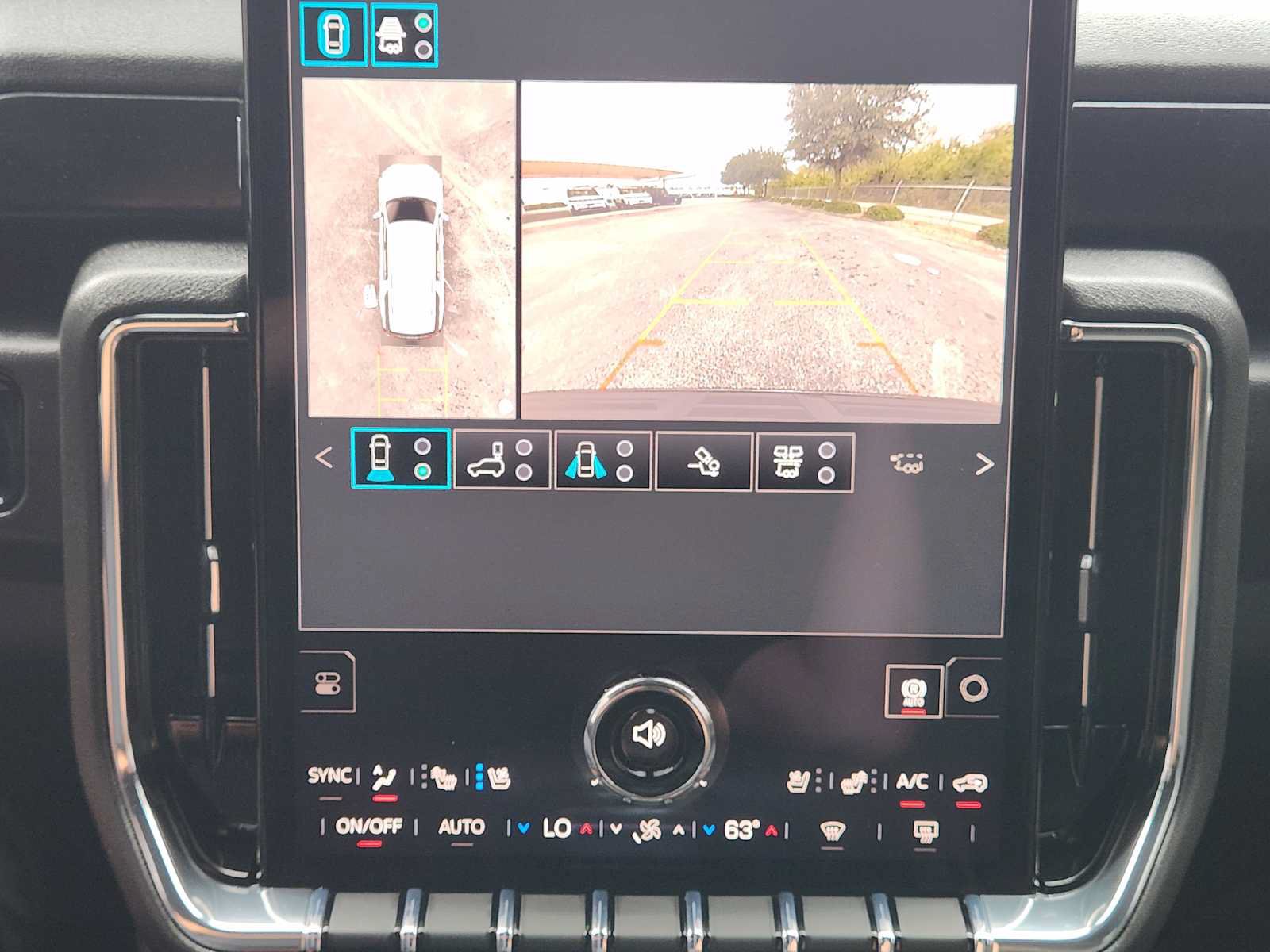 Used 2026 GMC Yukon XL Denali w/ Denali Reserve Package AWD/4WD image 18