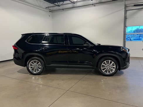 Used 2024 Toyota Grand Highlander Platinum AWD/4WD image 2