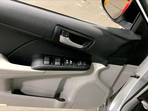Used 2014 Toyota Camry LE FWD image 36