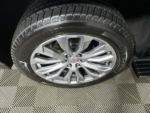 Used 2021 GMC Yukon Denali w/ Denali Premium Package image 34