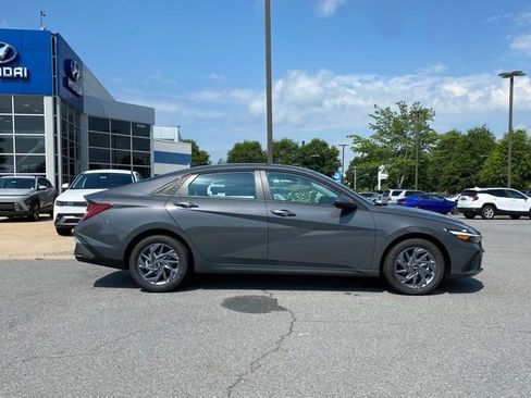 Certified 2025 Hyundai Elantra Blue image 8