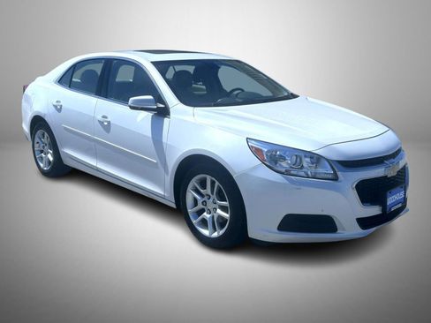 Used 2015 Chevrolet Malibu LT FWD image 3
