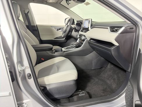 Used 2025 Toyota RAV4 XLE Premium image 44