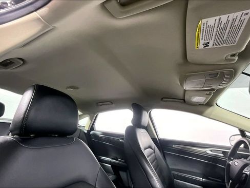 Used 2017 Ford Fusion SE w/ Fusion SE Technology Package AWD/4WD image 22