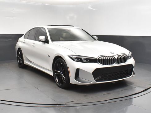 Certified 2023 BMW 330e w/ M Sport Package image 9