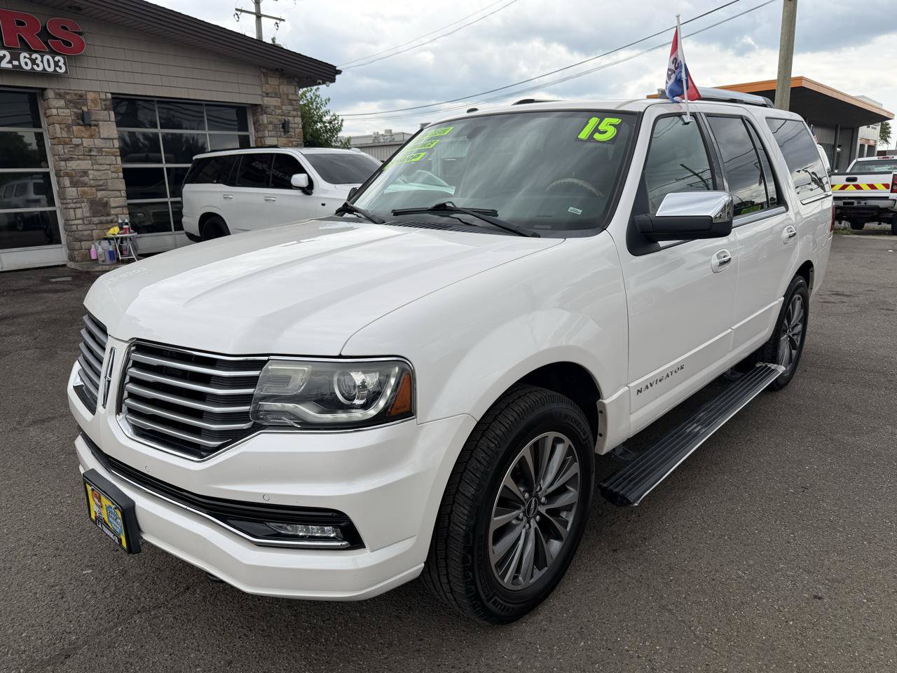 Used 2015 Lincoln Navigator 4WD image 9