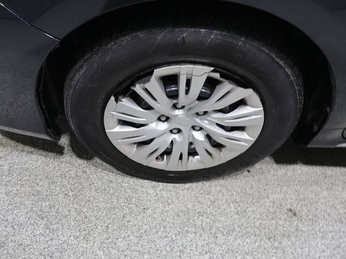 Used 2014 Toyota Camry LE FWD image 8