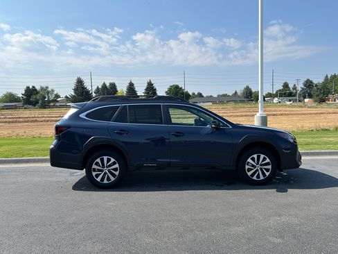Certified 2025 Subaru Outback Premium AWD/4WD image 8