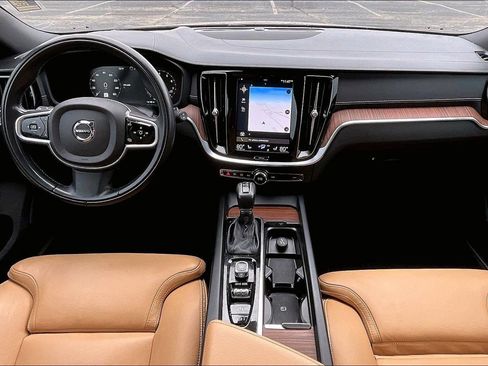 Used 2020 Volvo V60 T5 Cross Country w/ Protection Package Premier image 12