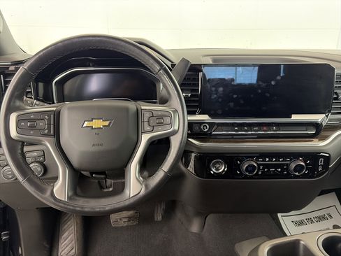 Used 2022 Chevrolet Silverado 1500 LT image 3