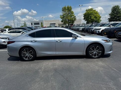 Used 2022 Lexus ES 350 w/ Premium Package FWD image 2