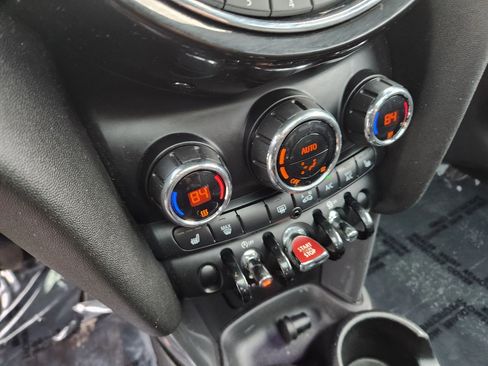 Used 2016 MINI Cooper 4-Door Hardtop w/ Cold Weather Package image 25